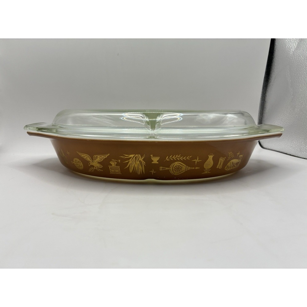 PYREX Vintage Early American Eagle Brown/Gold 1 1/2 qt Divided Dish with lid